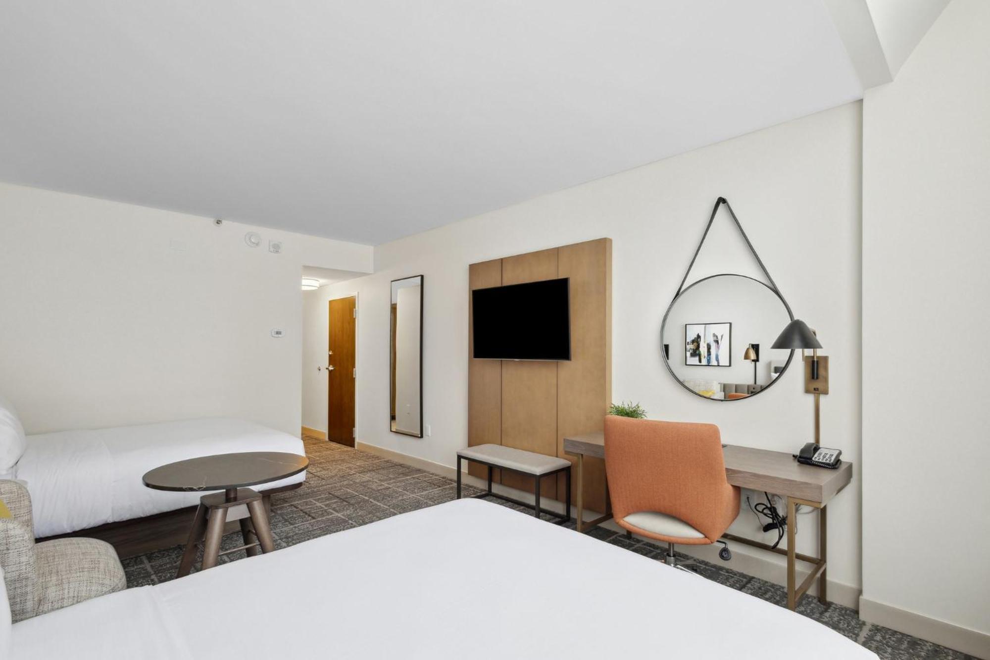 Crowne Plaza Lansing By Ihg Hotel Exterior foto