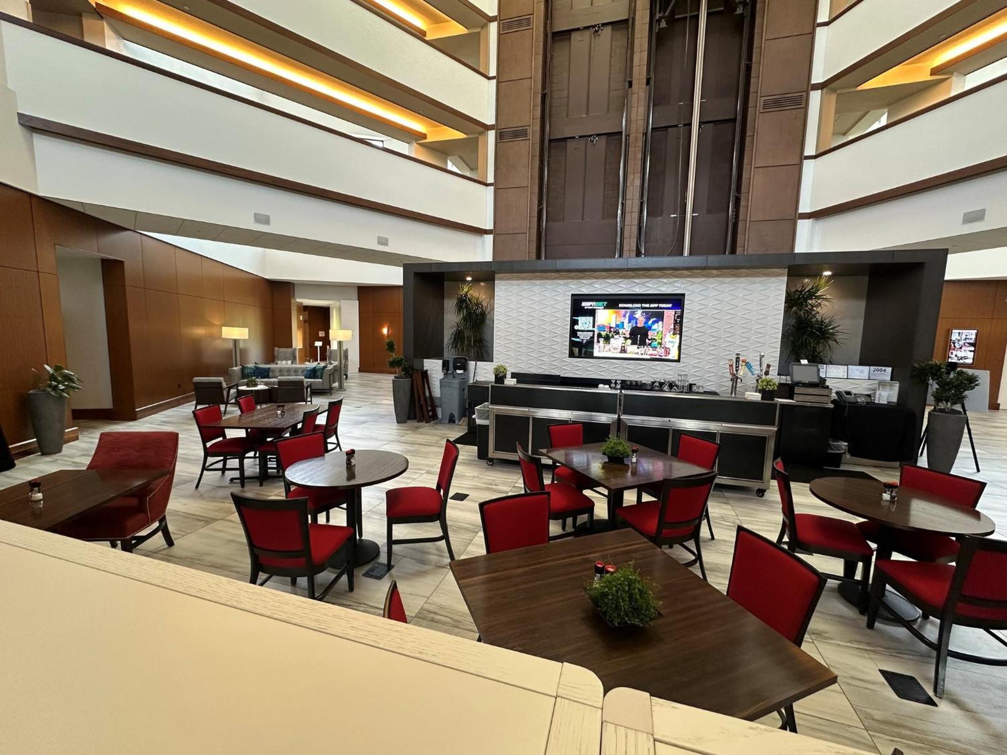 Crowne Plaza Lansing By Ihg Hotel Exterior foto