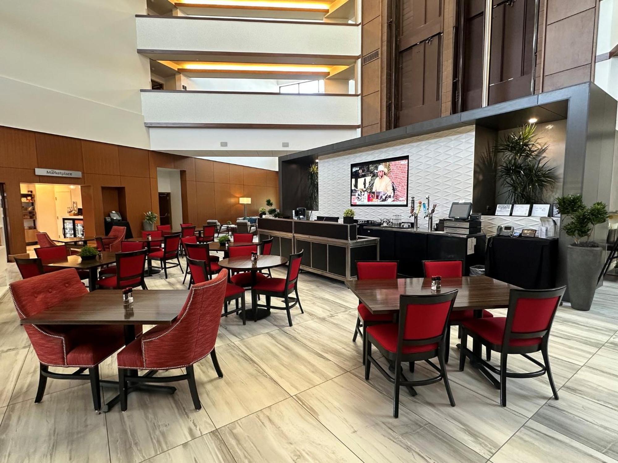 Crowne Plaza Lansing By Ihg Hotel Exterior foto